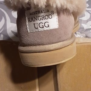 Uggs slippers / shoes